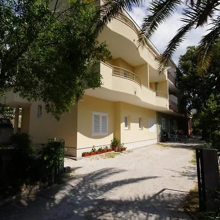 In With Terrace, Air Conditioning, Wifi, Washing Machine 202-4 *