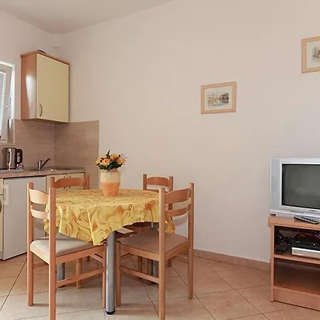 Apartman In With Terrace, Air Conditioning, Wifi, Washing Machine 202-4